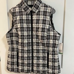 Size Large black and white plaid vest